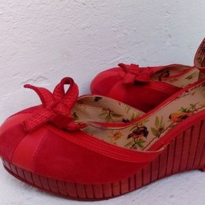 Miss L-Fire Red Wedges